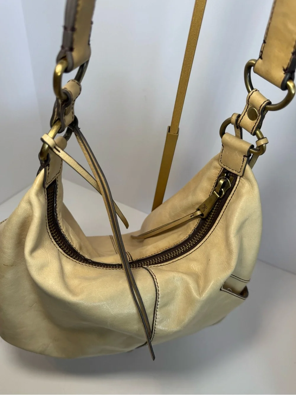 HOBO International Marley Leather Shoulder Bag Cream Slouchy Boho Vintage